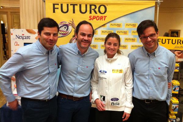 Representantes de un laboratorio participante posan durante Expofarma 2015 en Bilbao, en la Jornada de Parafarmacia de Novaltia.