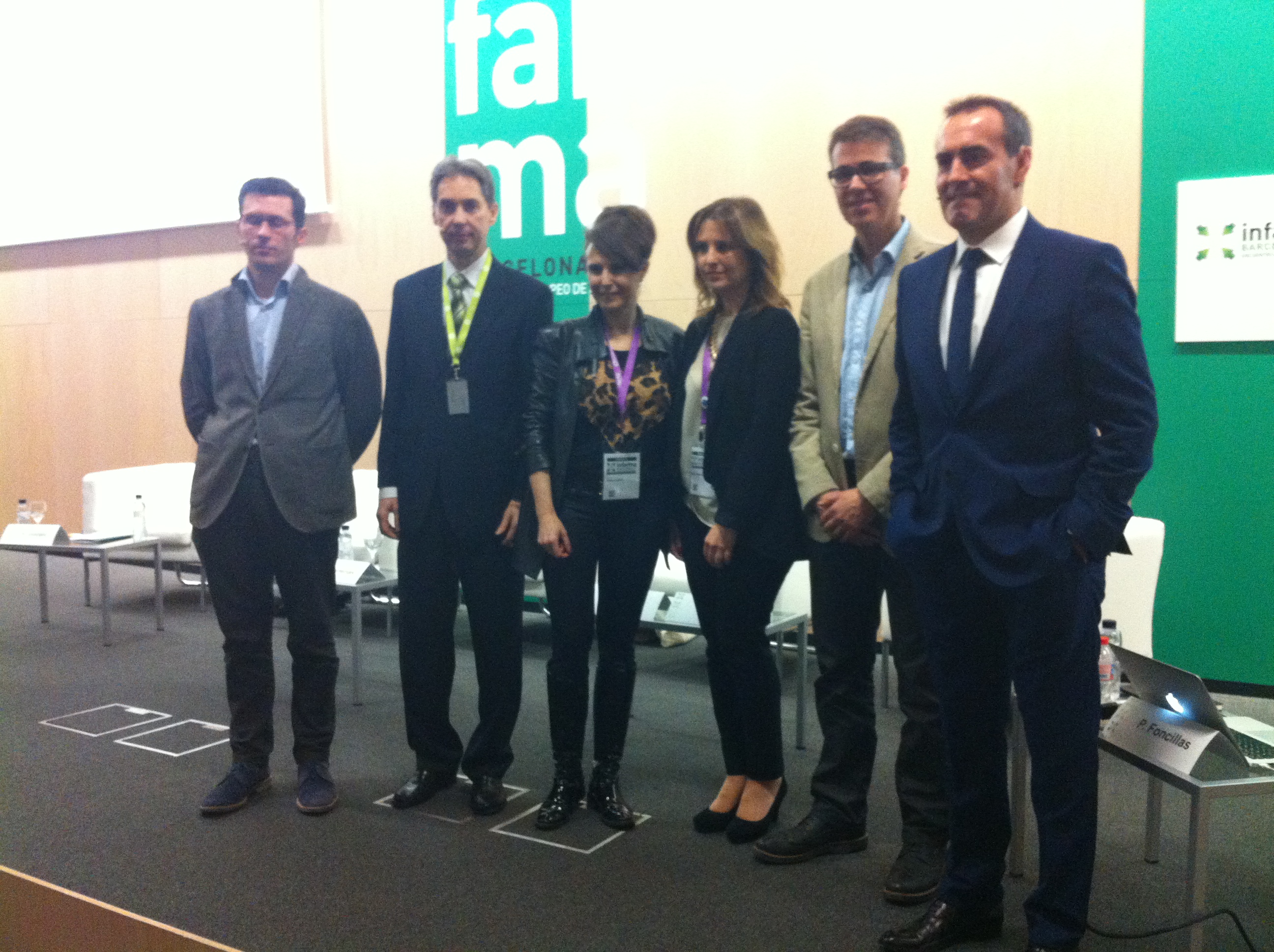 Ponentes participantes en el debate sobre parafarmacia en Internet durante Infarma 2015, tras la sesión celebrada en Barcelona.