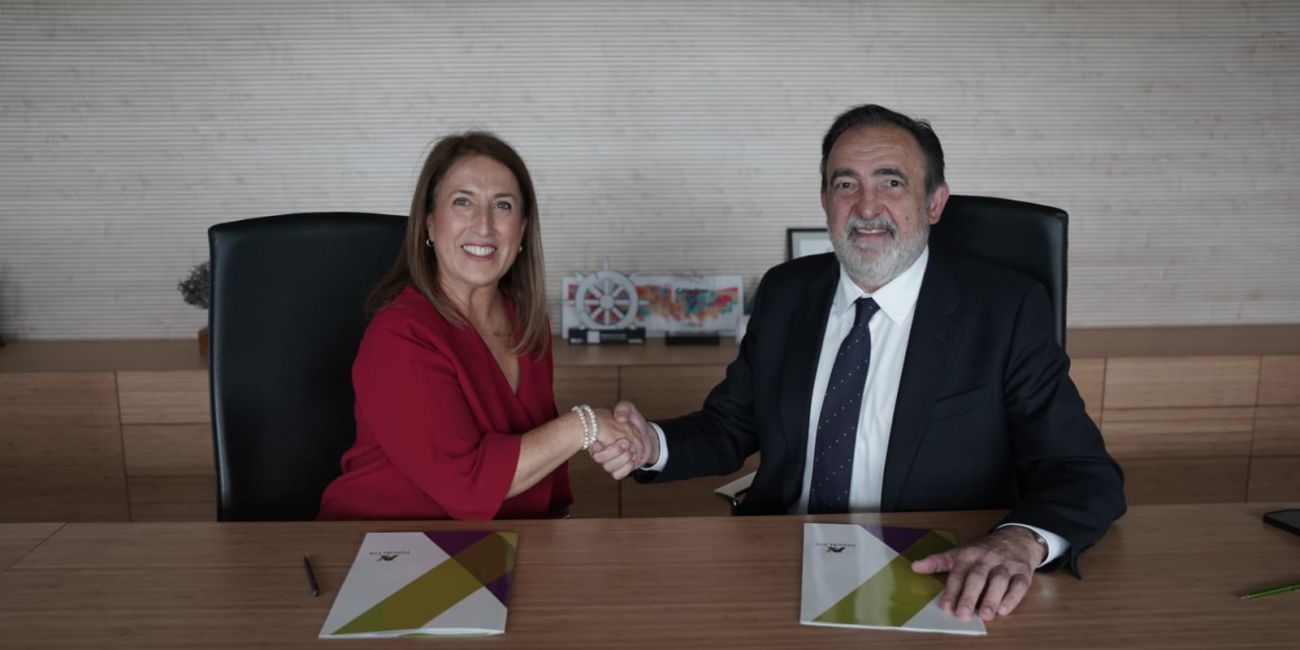 Representantes de Novaltia y la Universidad San Jorge sellan con un acuerdo la renovación de su cátedra en farmacia e investigación.